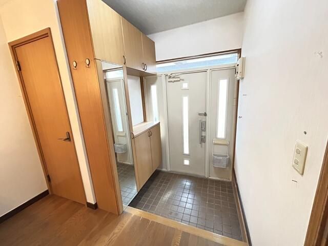 5LDK House for Sale in Hakodate with Two Kitchens - Thumbnail 3