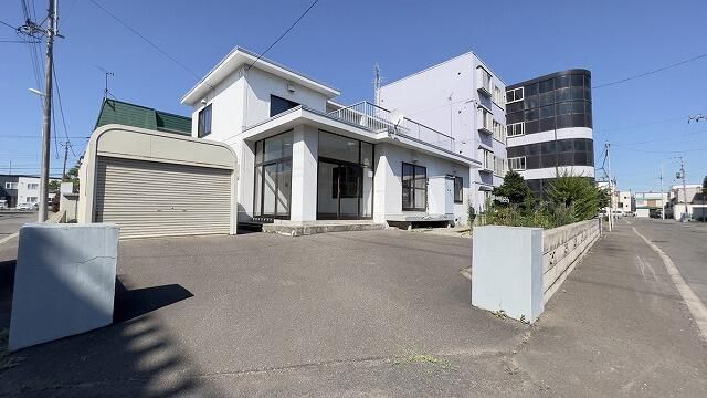 5LDK Detached House for Sale in Yurigahara, Sapporo - Image 1