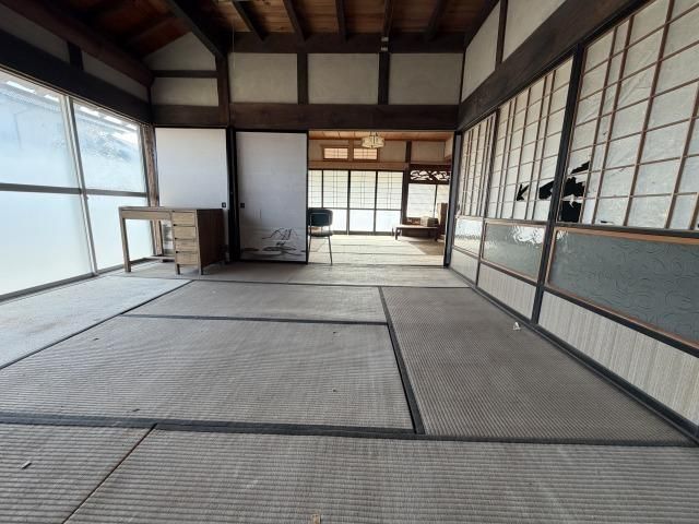 1926 Wooden House on 1520 sqm Land in Kotoura, Tottori - Thumbnail 2