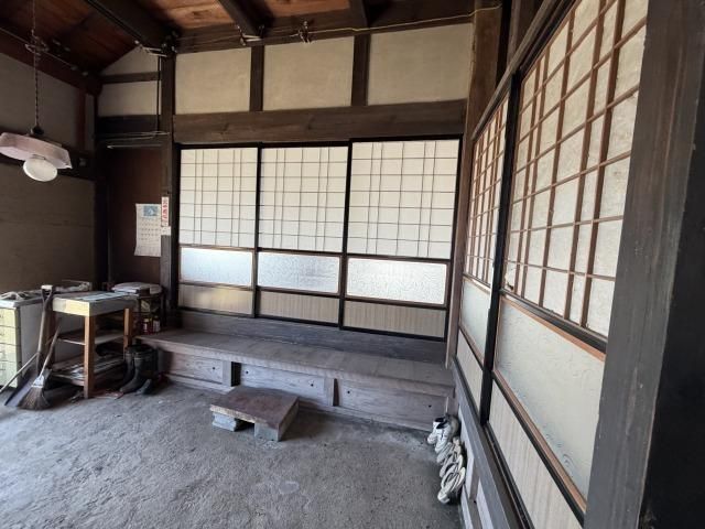 1926 Wooden House on 1520 sqm Land in Kotoura, Tottori - Thumbnail 4