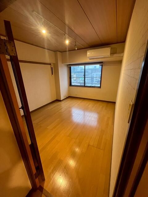 3LDK+S Kagurazaka Condo with Large Balcony | Shinjuku, Tokyo - Thumbnail 4