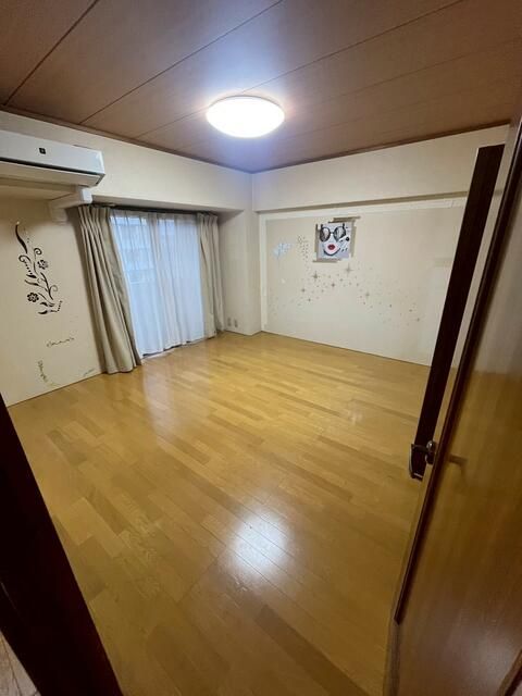 3LDK+S Kagurazaka Condo with Large Balcony | Shinjuku, Tokyo - Thumbnail 3