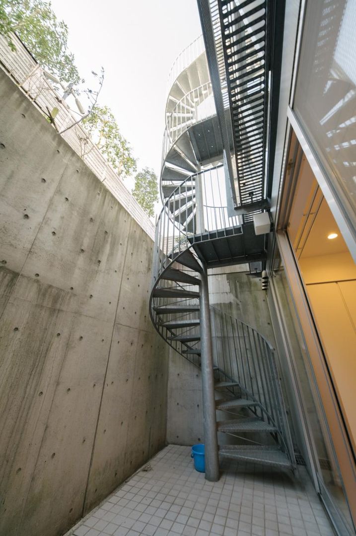 Renovated 2LDK Apartment with Elevator & Terrace in Seijō, Tokyo - Thumbnail 2