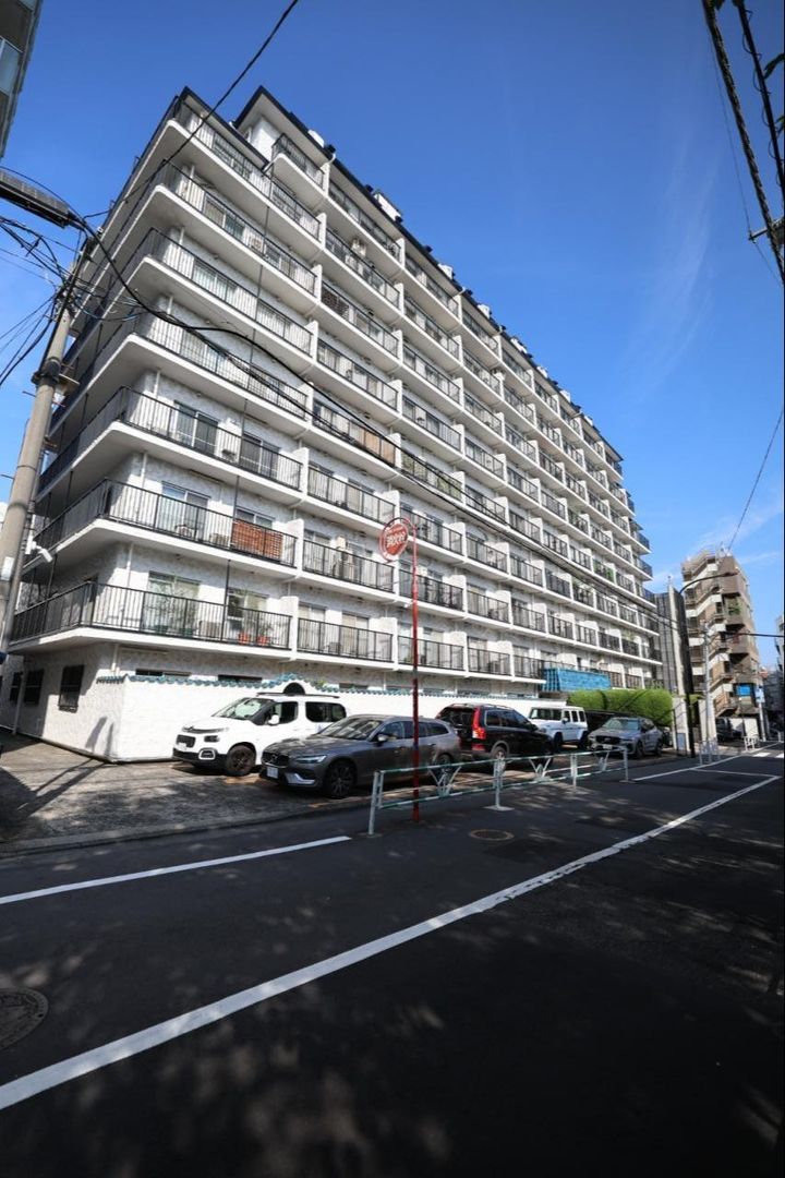 Renovated 1LDK Designer Apartment for Sale in Shibuya, Tokyo - Thumbnail 2