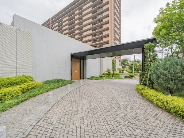 2LDK Apartment for Sale in Arakawa, Tokyo - 75.04 sqm - Thumbnail 2