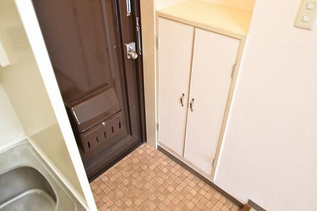 1R Apartment for Rent in Suita, Osaka - 30,000 Yen - Thumbnail 2