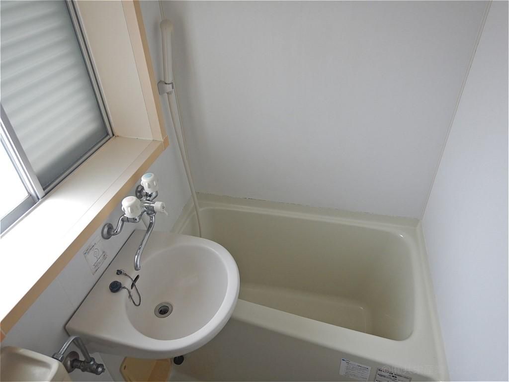 1K Apartment for Rent in Tsunegusa, Miyazaki City - Thumbnail 4