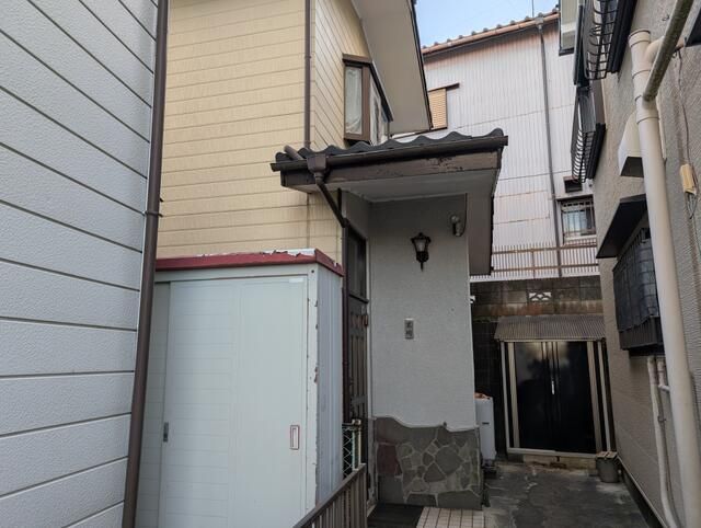Classic 1968 4K House for Sale in Yokohama's Konan Ward - Thumbnail 3