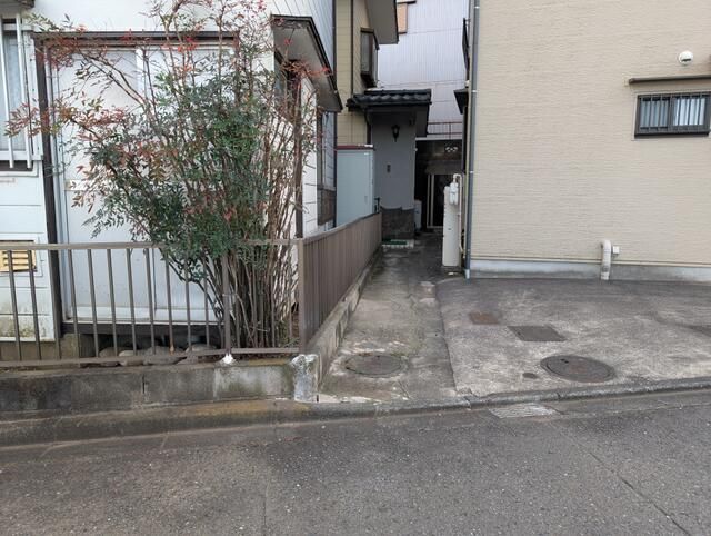Classic 1968 4K House for Sale in Yokohama's Konan Ward - Thumbnail 4