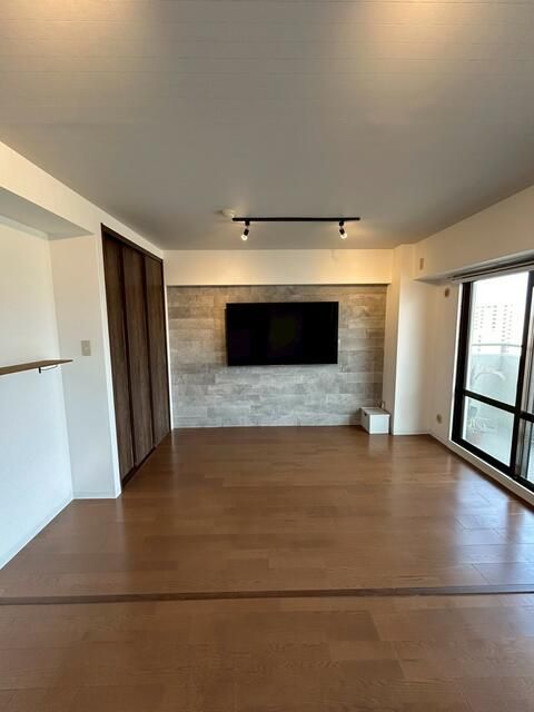 2LDK Corner Apartment on 13th Floor in Sakai, Osaka | 69.24 sqm - Thumbnail 3