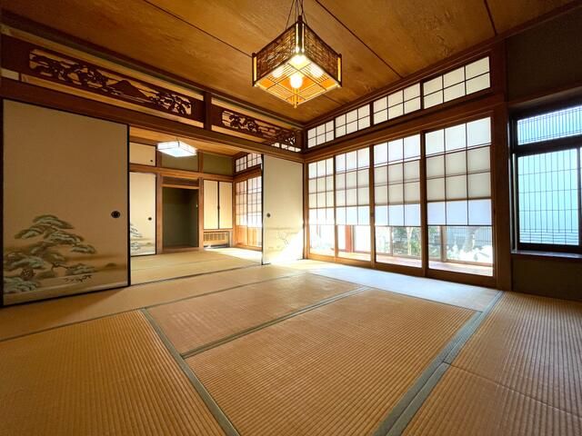 5LDK Traditional House for Sale in Zushi, Kanagawa - Thumbnail 3