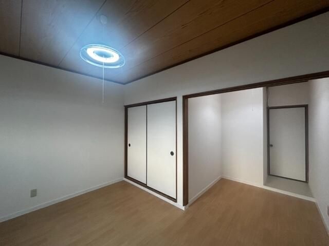 1R Apartment for Rent in Nishinari, Osaka - No Deposit, No Key Money - Thumbnail 2