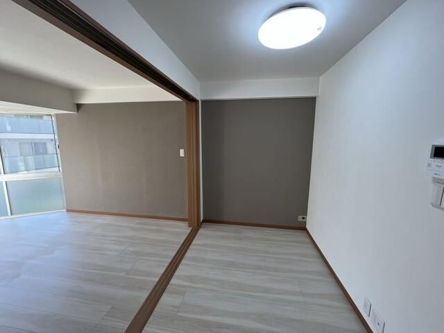 Renovated 2K Apartment for Sale in Shinjuku, Tokyo - Thumbnail 3