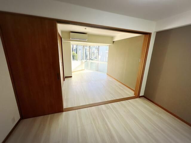 Renovated 2K Apartment for Sale in Shinjuku, Tokyo - Thumbnail 4