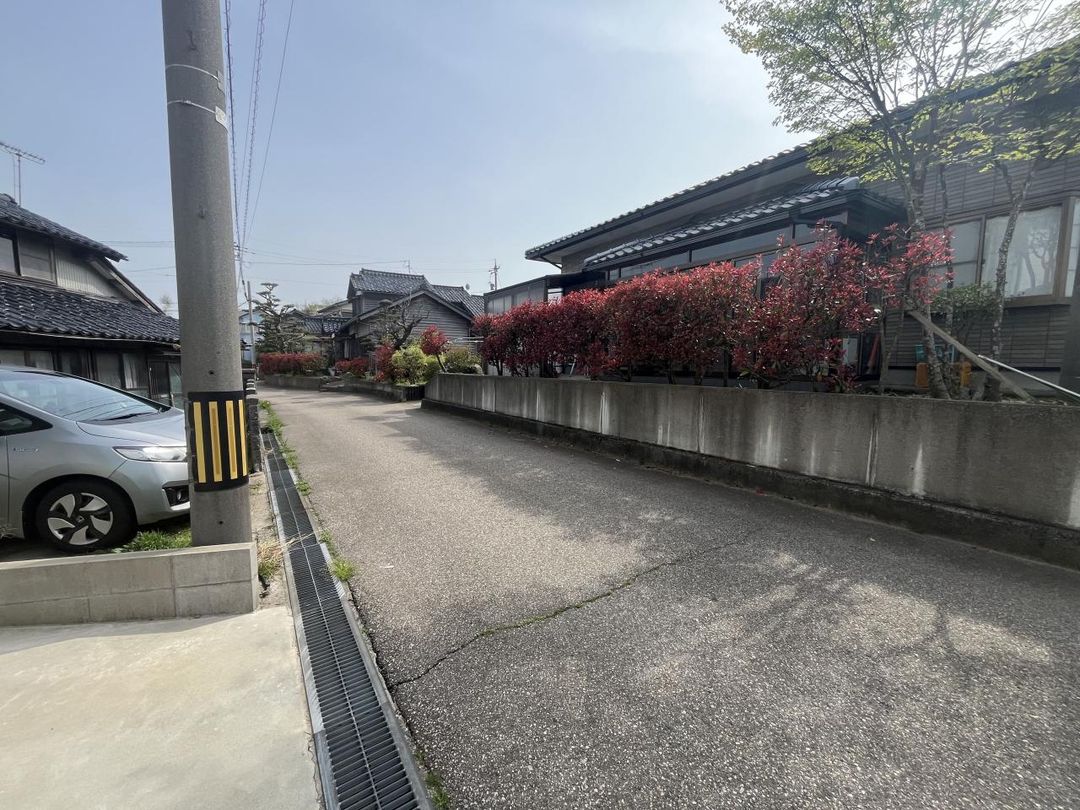 7DK Detached House for Sale in Kahoku City, Ishikawa - Thumbnail 2