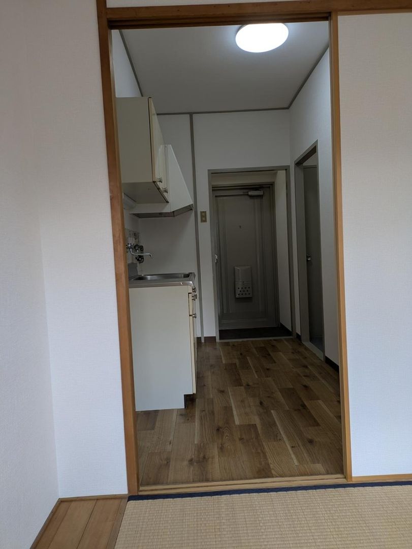 2K Apartment for Rent in Moriguchi, Osaka - 47,000 Yen - Thumbnail 2