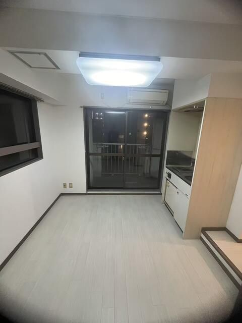 1R Studio Apartment for Sale in Shinagawa, Tokyo - Thumbnail 3