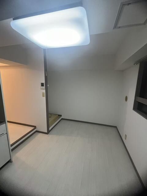 1R Studio Apartment for Sale in Shinagawa, Tokyo - Thumbnail 2