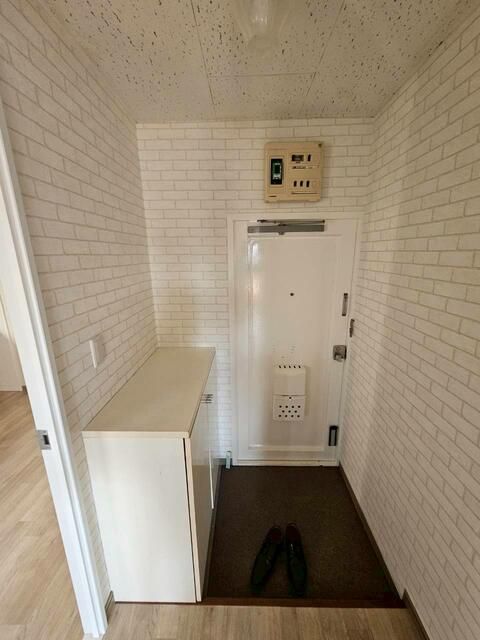 1LDK Apartment for Sale in Bunkyo, Tokyo - Near Hon-komagome Station - Thumbnail 3