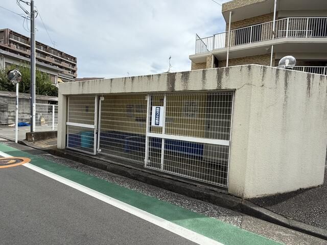 2LDK Apartment with Private Garden in Akishima, Tokyo - Thumbnail 3