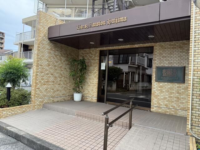 2LDK Apartment with Private Garden in Akishima, Tokyo - Thumbnail 2