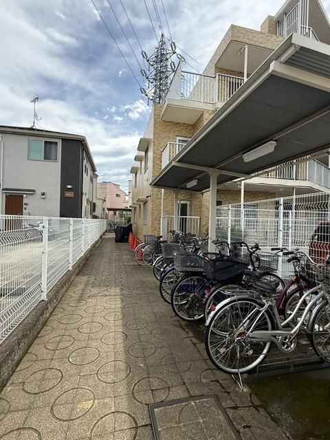 2LDK Apartment with Private Garden in Akishima, Tokyo - Thumbnail 4