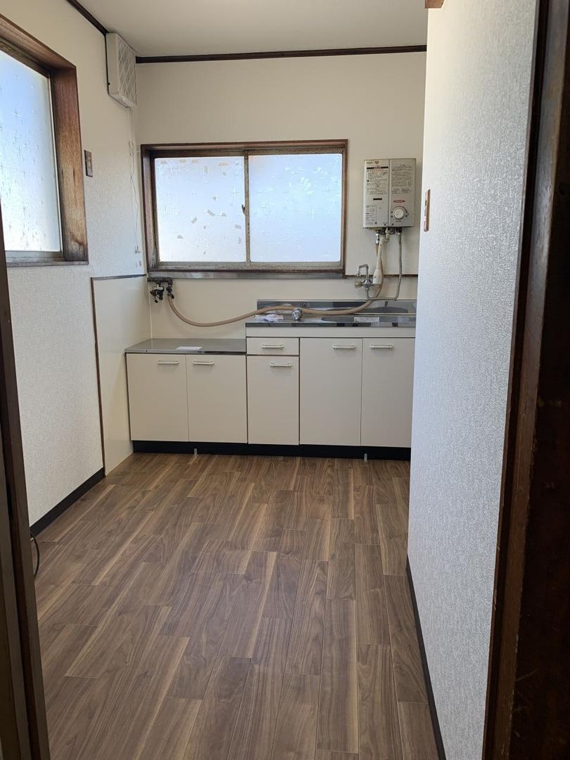 1K Apartment for Rent in Osaka Nishi Ward, No Deposit | 40,000 Yen - Thumbnail 2