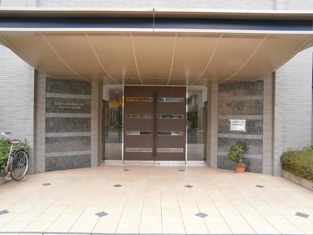 4LDK Apartment with Private Garden for Sale in Neyagawa, Osaka - Thumbnail 4