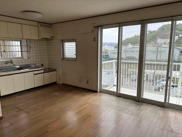4LDK Resale House in Minami-Saiin-cho, Matsuyama, Ehime - Thumbnail 3