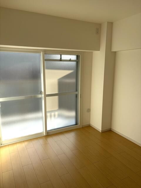 Renovated 2LDK Apartment for Sale in Osaka Asahi Ward - Thumbnail 4