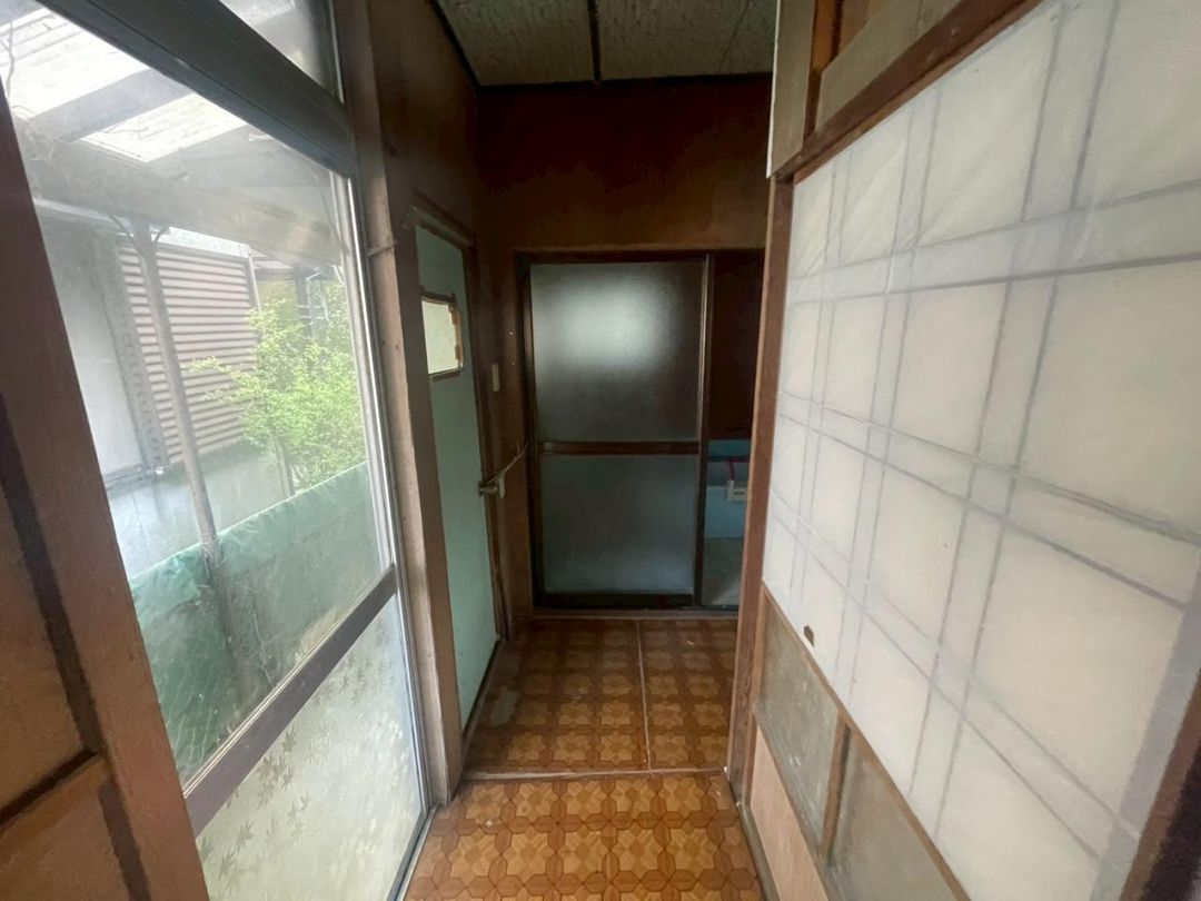 1953 Wooden House for Sale in Moji, Kitakyushu - 2DK - Thumbnail 3