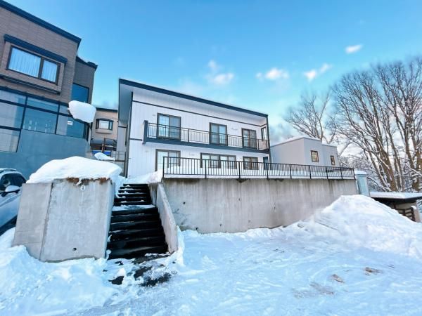 Renovated 5LDK House in Sapporo Hiraoka with Garden and Parking - Thumbnail 2