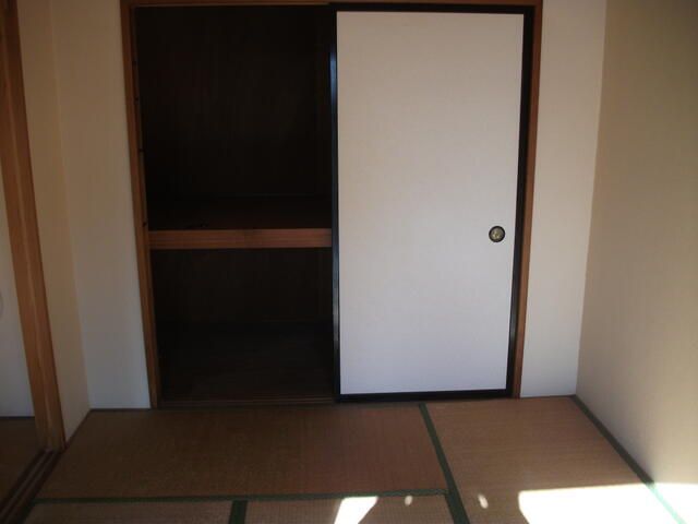 2DK Apartment for Rent in Itako, Ibaraki - South-Facing & Quiet - Thumbnail 4
