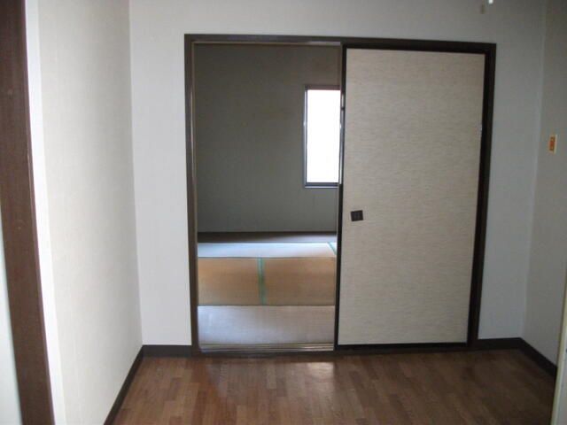 2DK Apartment for Rent in Itako, Ibaraki - South-Facing & Quiet - Thumbnail 3