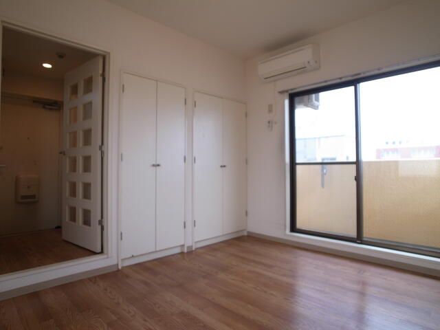 Studio Apartment for Sale in Fussa, Tokyo - 18 sqm, 1991 Build - Thumbnail 3