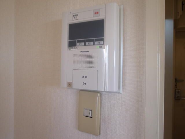 Studio Apartment for Sale in Fussa, Tokyo - 18 sqm, 1991 Build - Thumbnail 2