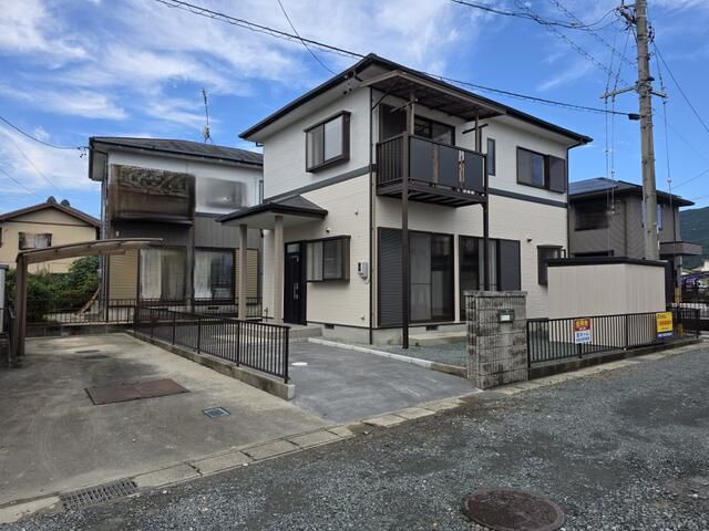 Renovated 3LDK Steel House in Shinshiro, Aichi with 3 Parking - Thumbnail 2