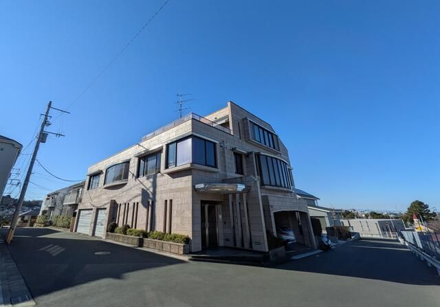 10SLDK Corner House for Sale in Yokohama Konandai - Thumbnail 3