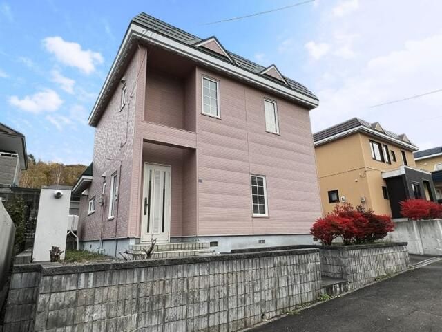 5LDK Family House in Sapporo Minami-ku with Garden and Parking - Image 1
