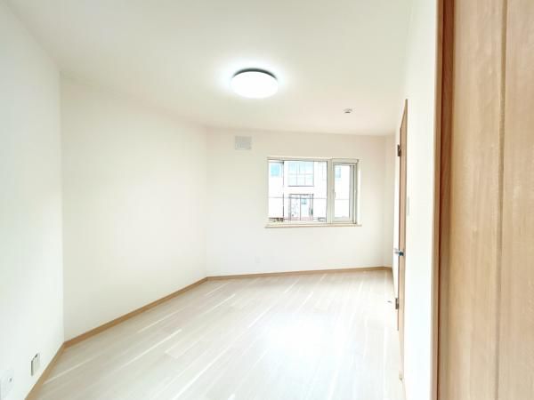 Renovated 3SLDK House in Otaru with Garage & Modern Kitchen - Thumbnail 4
