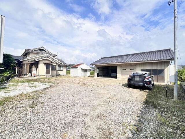 7LDK House for Sale in Okazaki with Garage and Small House - Thumbnail 2