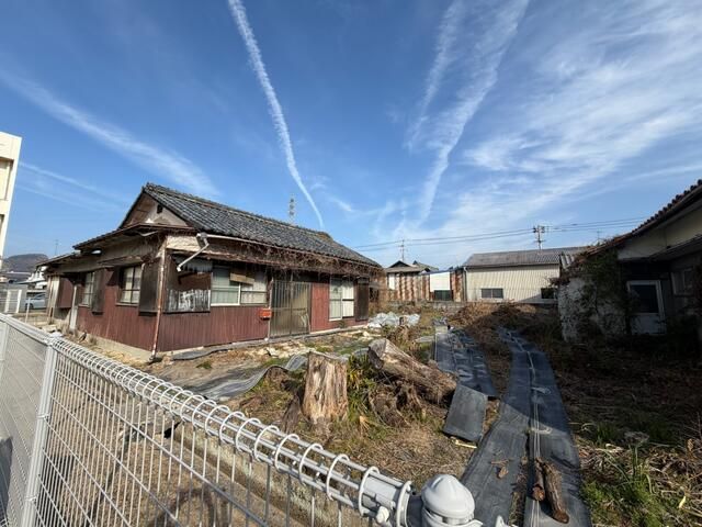 Land for Sale in Matsuyama Ehime with DIY House Potential - Thumbnail 2
