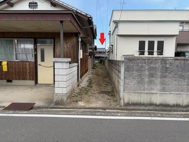 Land for Sale in Matsuyama Ehime with DIY House Potential - Thumbnail 4