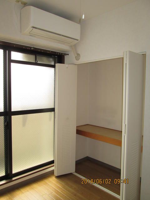 1K Apartment for Rent near Hagiharatenjin Station, Sakai - Thumbnail 4