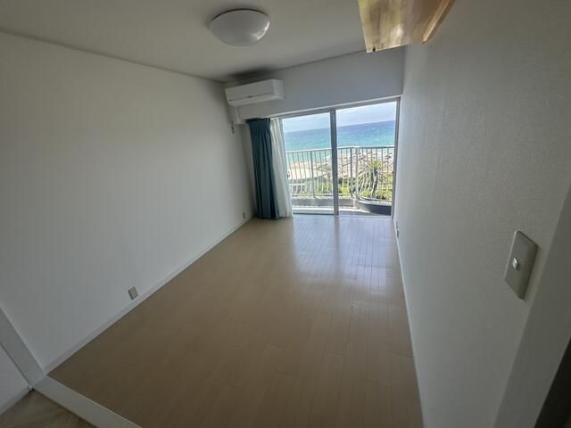 Renovated Ocean-View Studio Apartment in Kamogawa, Chiba - Thumbnail 3