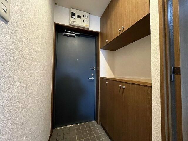 Renovated 3LDK Apartment for Sale near JR Shinjo Station - Thumbnail 3