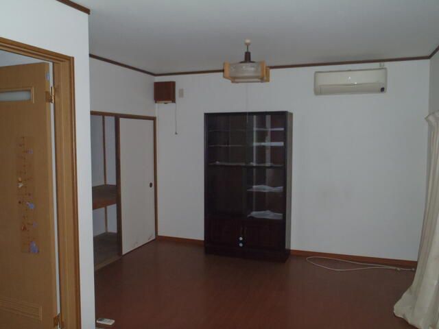 4LDK Detached House for Sale Near Sayama Station, Sakai, Osaka - Thumbnail 3