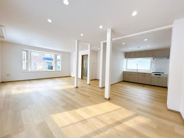 Renovated 3SLDK House with Large Garden in Iwamizawa, Hokkaido - Thumbnail 4