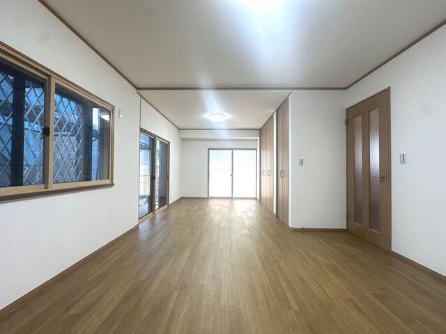 Renovated 3LDK House with Garden in Yokosuka, Kanagawa - Thumbnail 3