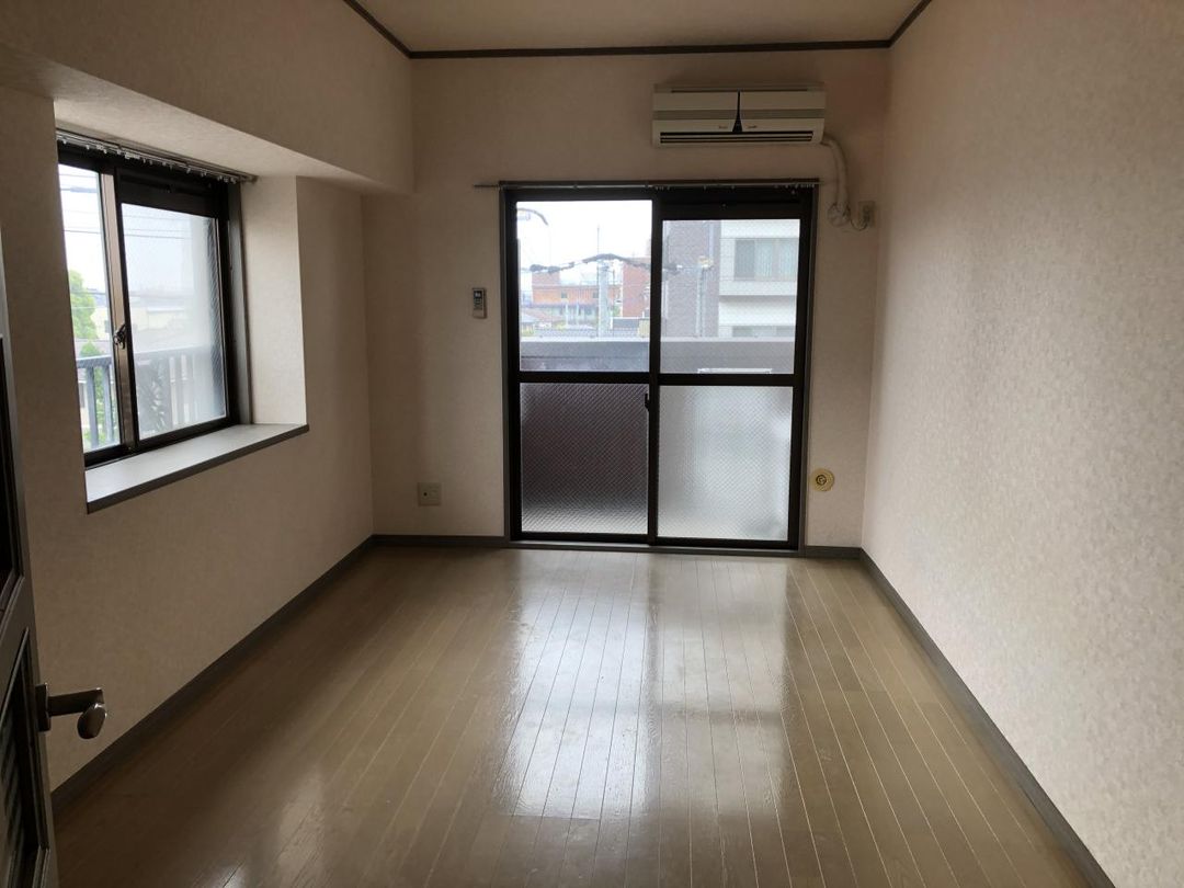 1K Apartment for Sale in Saga City, South-Facing Corner Unit - Thumbnail 3